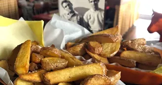 Le Tina's Café